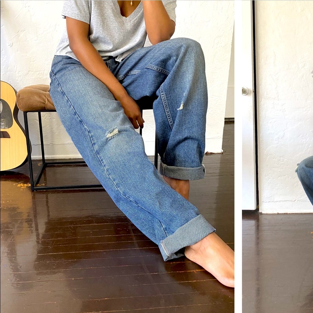 BDG High-Waisted Distressed Mom Jeans Medium Wash